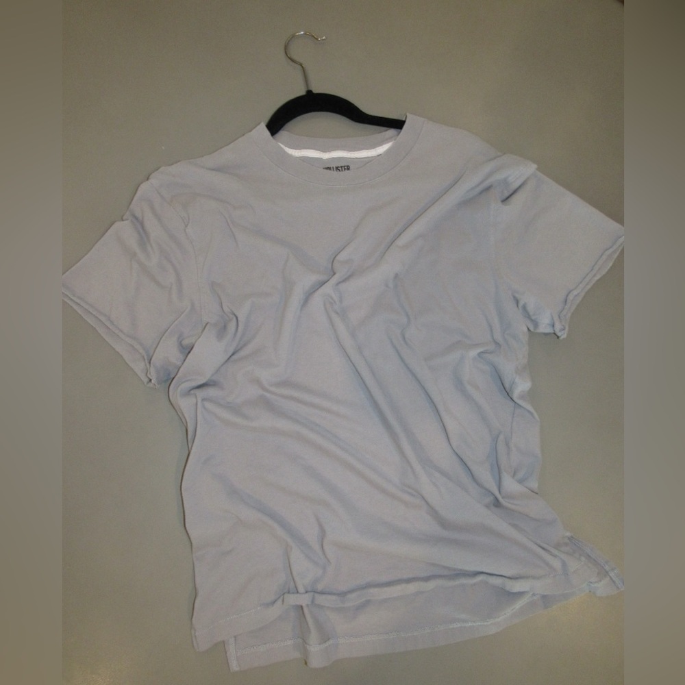 Hollister Men's Relaxed Fit Light Gray T-Shirt SIZE LARGE